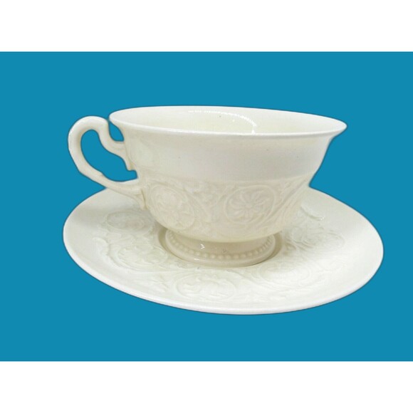 Wedgwood Patrician Ivory Cup And Saucer Set Of 2 Cups 4 Saucers 1 Dessert Plate - Picture 2 of 11